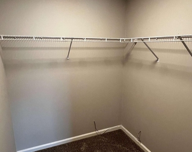 200 Chestnut Court - Photo Thumbnail 8