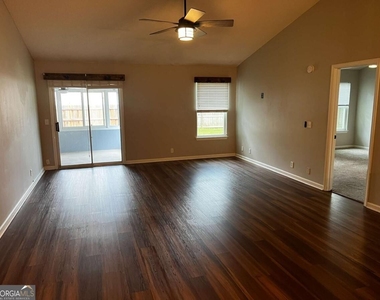 200 Chestnut Court - Photo Thumbnail 3