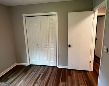 200 Chestnut Court - Photo Thumbnail 13