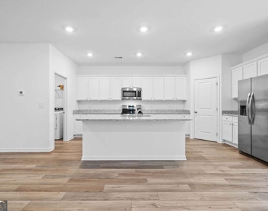 788 Evergreen Road - Photo Thumbnail 3