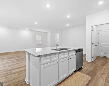 788 Evergreen Road - Photo Thumbnail 6
