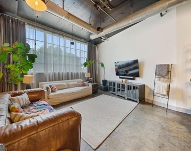 881 Memorial Drive Se - Photo Thumbnail 10