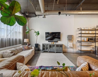 881 Memorial Drive Se - Photo Thumbnail 8