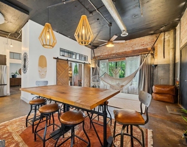 881 Memorial Drive Se - Photo Thumbnail 13