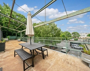 881 Memorial Drive Se - Photo Thumbnail 37