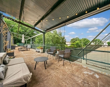 881 Memorial Drive Se - Photo Thumbnail 38