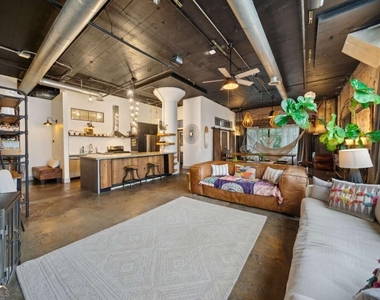 881 Memorial Drive Se - Photo Thumbnail 7