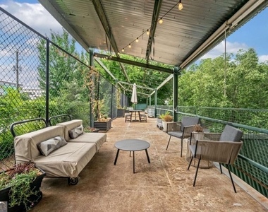 881 Memorial Drive Se - Photo Thumbnail 36