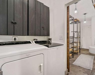 881 Memorial Drive Se - Photo Thumbnail 34
