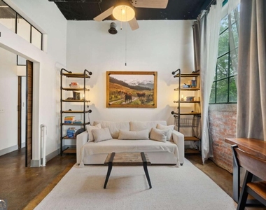 881 Memorial Drive Se - Photo Thumbnail 27