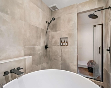 881 Memorial Drive Se - Photo Thumbnail 23
