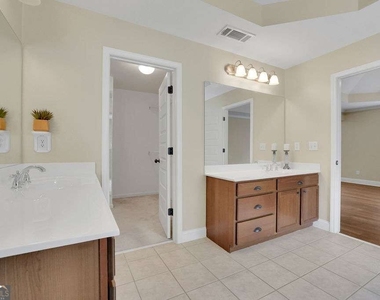 8105 Majors Glen Court - Photo Thumbnail 24