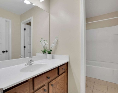 8105 Majors Glen Court - Photo Thumbnail 12