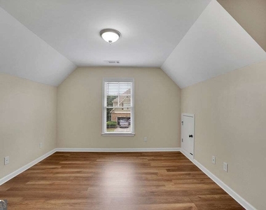 8105 Majors Glen Court - Photo Thumbnail 16