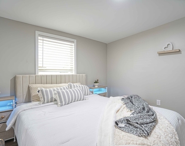 1827 Dunlap Avenue - Photo Thumbnail 13