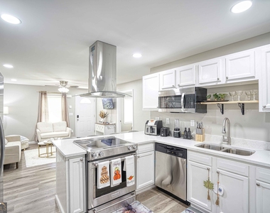1827 Dunlap Avenue - Photo Thumbnail 5