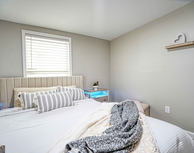 1827 Dunlap Avenue - Photo Thumbnail 12
