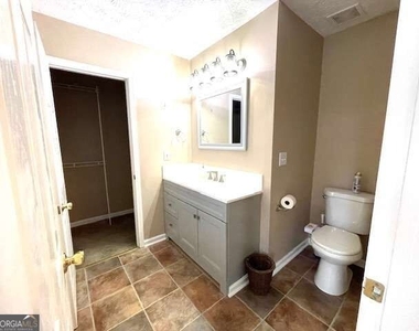 2314 Blackwatch Circle Sw - Photo Thumbnail 12