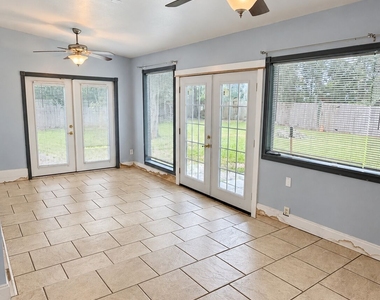 204 Sunnyside Drive - Photo Thumbnail 2