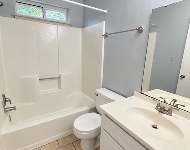 204 Sunnyside Drive - Photo Thumbnail 11