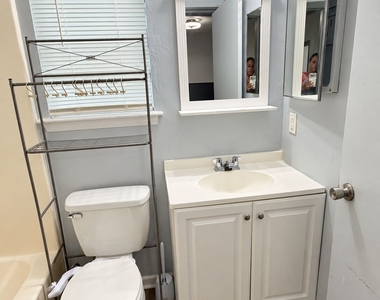 204 Sunnyside Drive - Photo Thumbnail 6