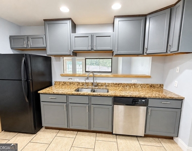204 Sunnyside Drive - Photo Thumbnail 3