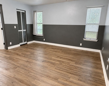 204 Sunnyside Drive - Photo Thumbnail 9