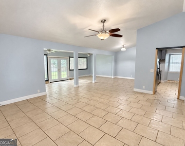 204 Sunnyside Drive - Photo Thumbnail 5