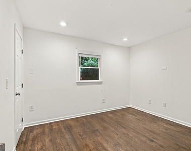 653 Park Village Drive Ne - Photo Thumbnail 3