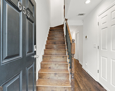 653 Park Village Drive Ne - Photo Thumbnail 1
