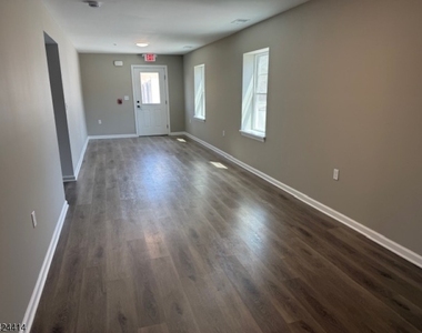 237 Main St - Photo Thumbnail 1