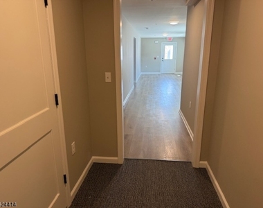 237 Main St - Photo Thumbnail 4