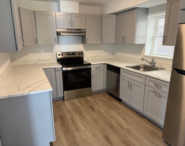 237 Main St - Photo Thumbnail 2