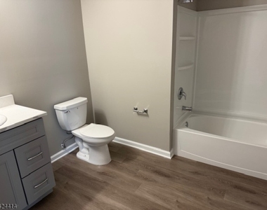 237 Main St - Photo Thumbnail 5
