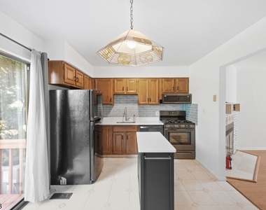 126 Locust Ct - Photo Thumbnail 12