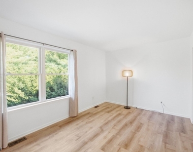126 Locust Ct - Photo Thumbnail 17