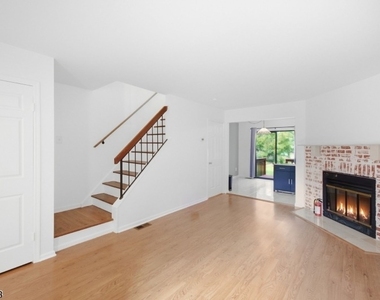 126 Locust Ct - Photo Thumbnail 10