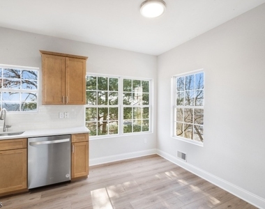 101 Tallwood Ln - Photo Thumbnail 3