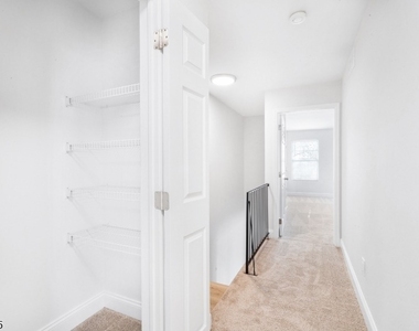 101 Tallwood Ln - Photo Thumbnail 11