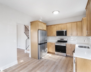 101 Tallwood Ln - Photo Thumbnail 4