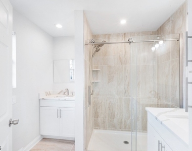 101 Tallwood Ln - Photo Thumbnail 16