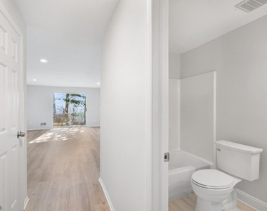 101 Tallwood Ln - Photo Thumbnail 23