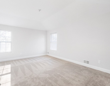 101 Tallwood Ln - Photo Thumbnail 12