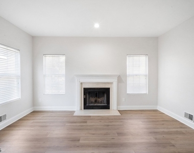 101 Tallwood Ln - Photo Thumbnail 9