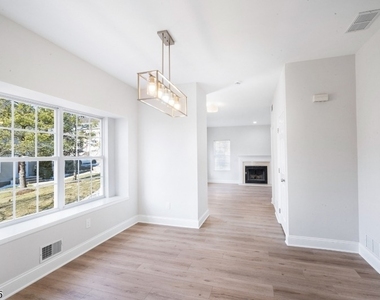 101 Tallwood Ln - Photo Thumbnail 7