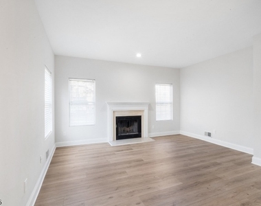 101 Tallwood Ln - Photo Thumbnail 8