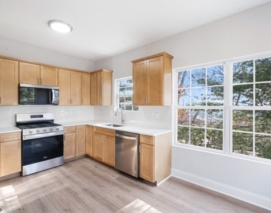 101 Tallwood Ln - Photo Thumbnail 2