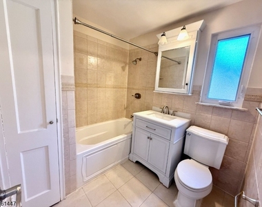 93 Troy Dr - Photo Thumbnail 13
