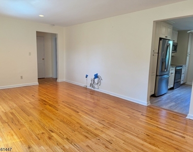 93 Troy Dr - Photo Thumbnail 5