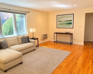 93 Troy Dr - Photo Thumbnail 1